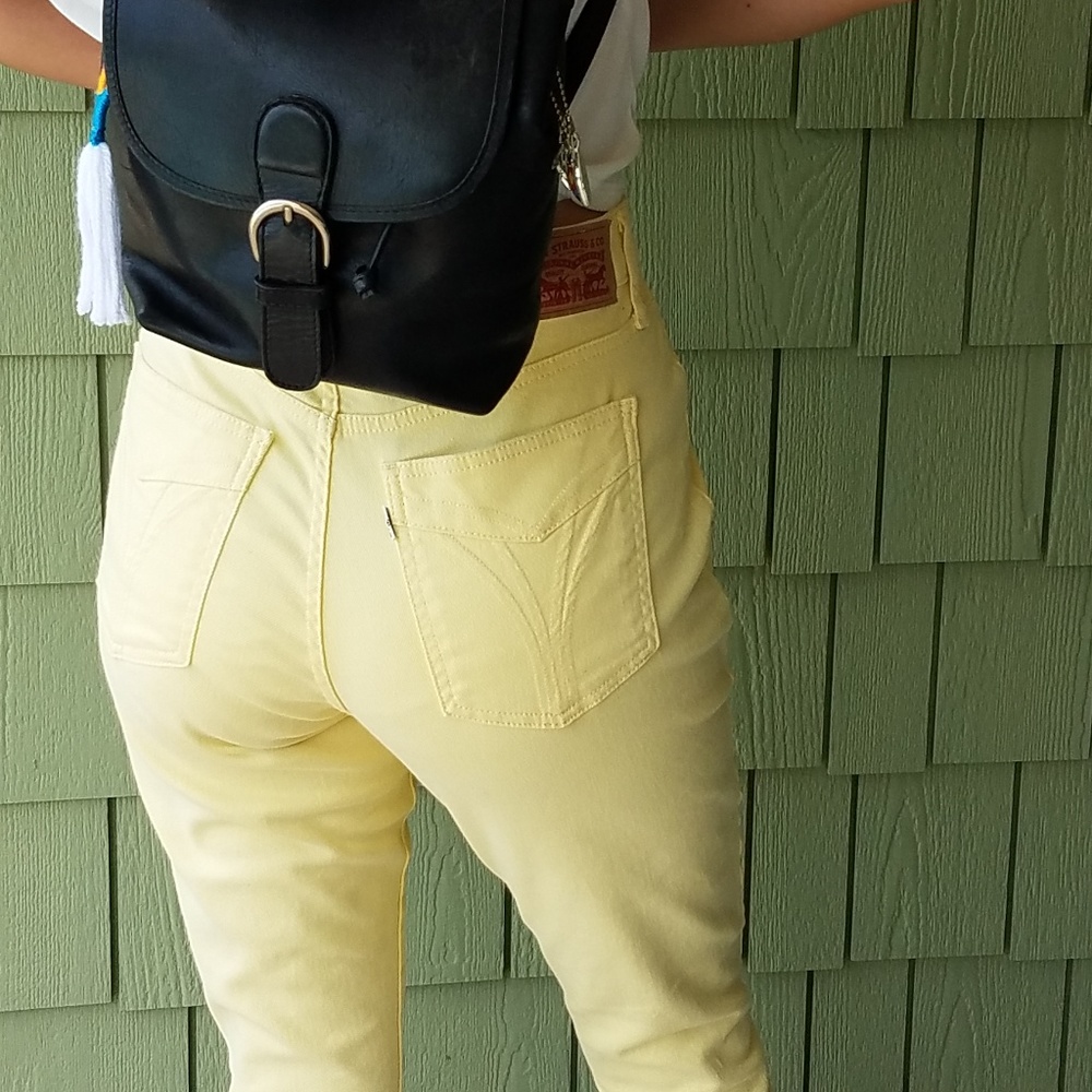 Levi's mom jeans 32" rare tag vintage yellow